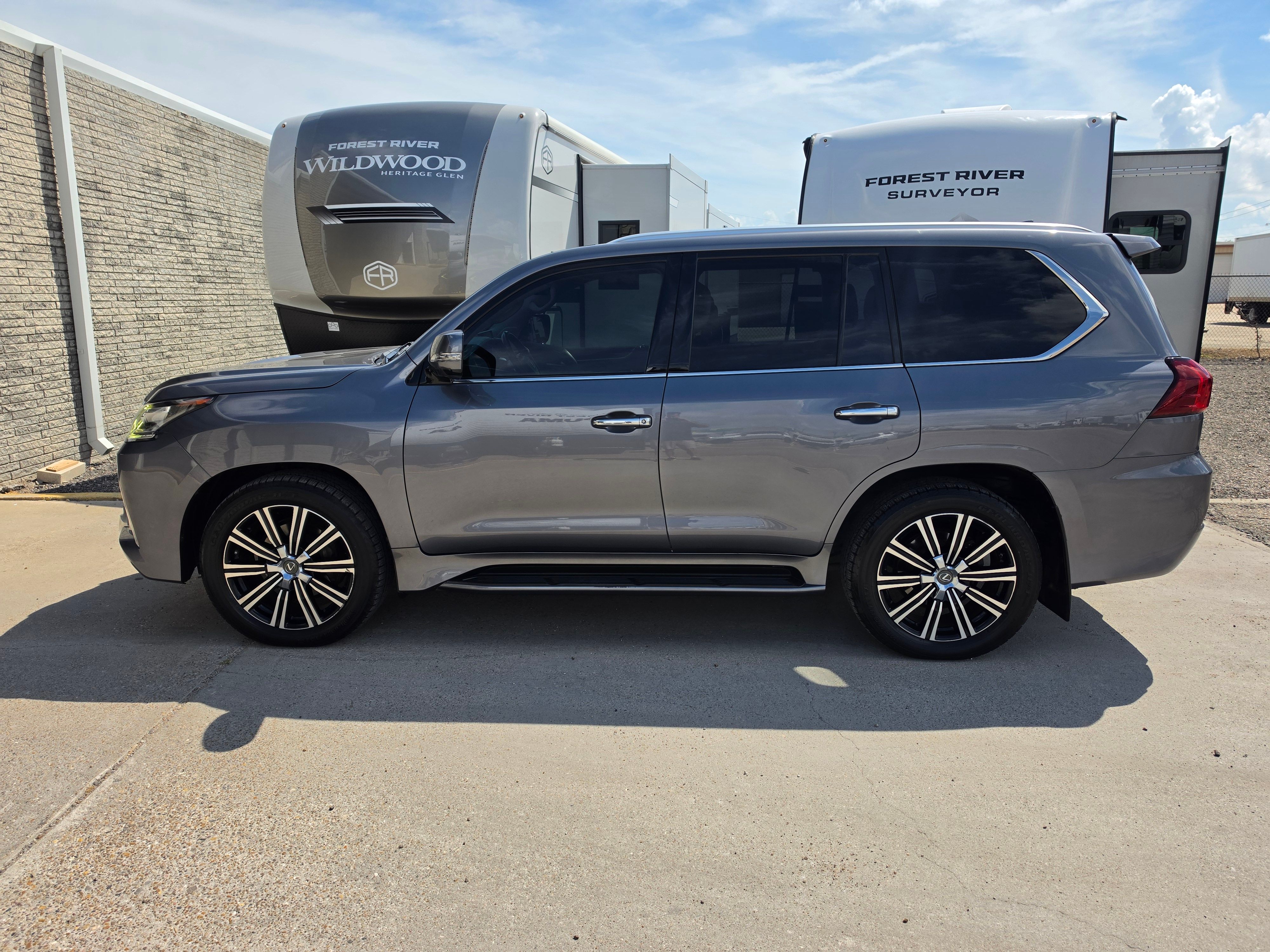 Used 2019 Lexus LX 570 4WD w/ Luxury Package image 8