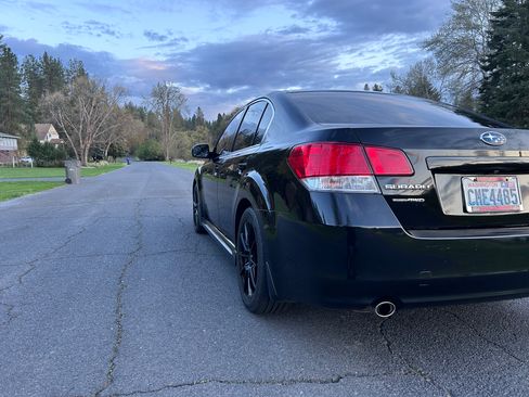 Used 2010 Subaru Legacy 3.6R w/ Popular Equipment Group 2B AWD/4WD image 6