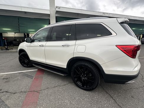 Used 2017 Honda Pilot Elite image 14