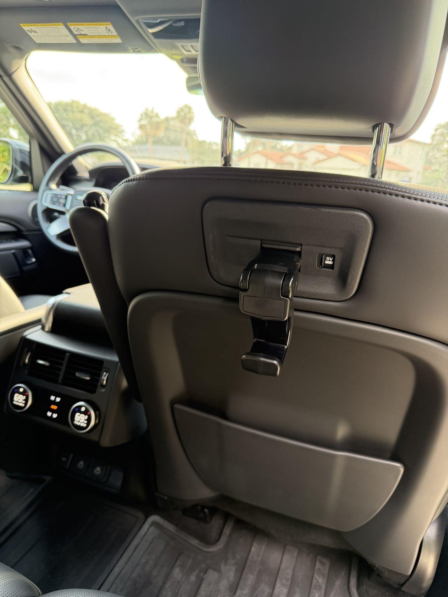 Used 2024 Land Rover Discovery Dynamic SE AWD/4WD image 13