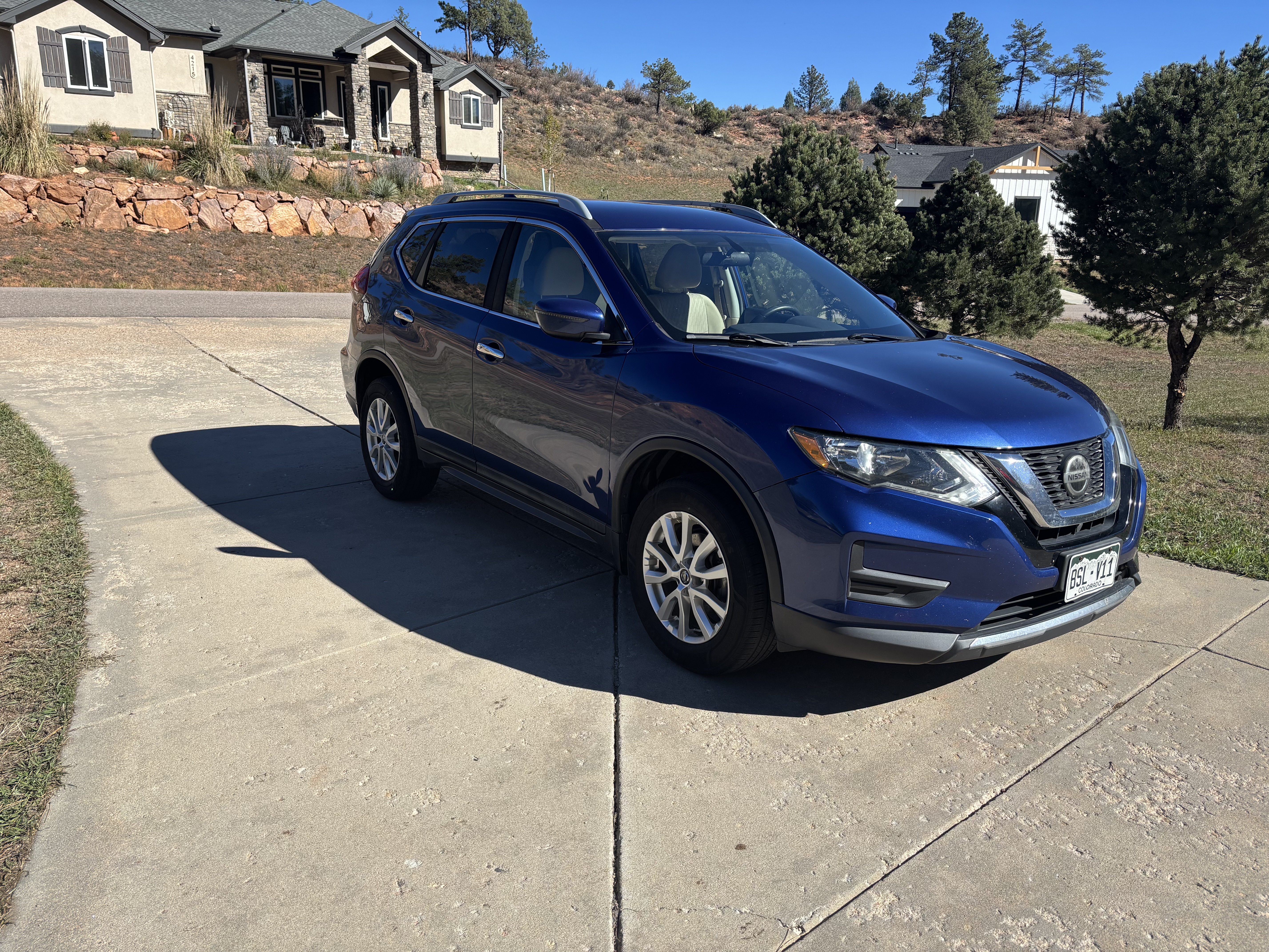 Used 2018 Nissan Rogue SV AWD/4WD image 2