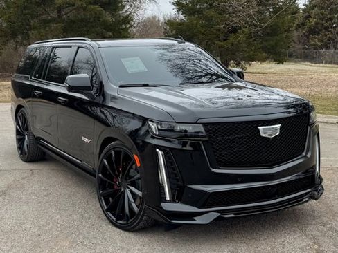 Used 2024 Cadillac Escalade ESV V w/ LPO, ONYX Package image 2