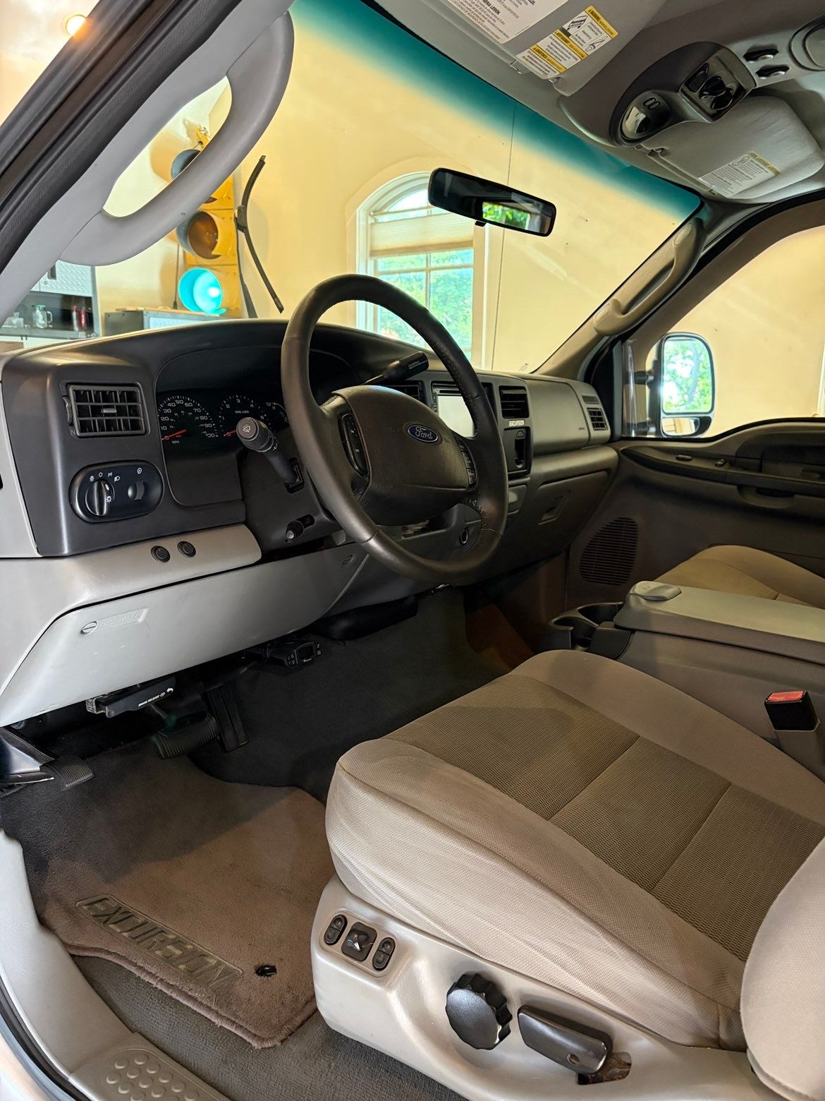 Used 2005 Ford Excursion XLT AWD/4WD image 14