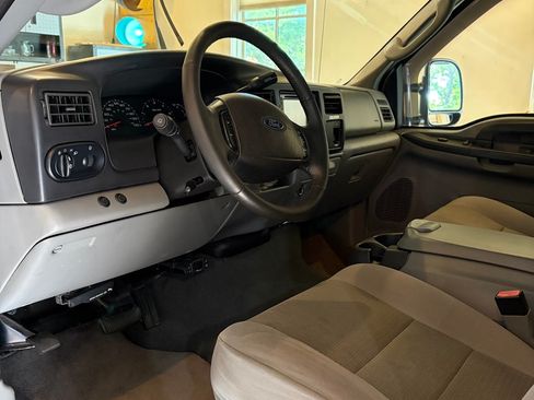 Used 2005 Ford Excursion XLT AWD/4WD image 14