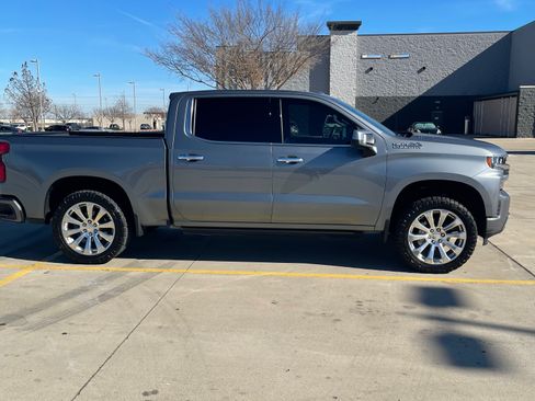 Used 2021 Chevrolet Silverado 1500 High Country w/ Technology Package image 9