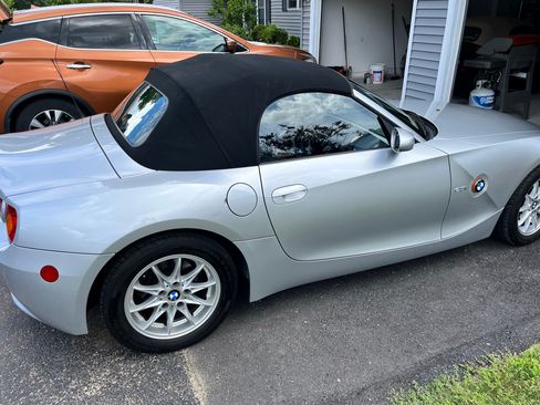 Used 2003 BMW Z4 2.5i RWD image 2