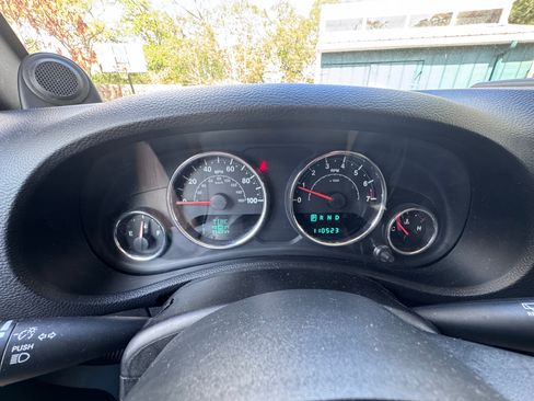 Used 2014 Jeep Wrangler Unlimited Sahara w/ Max Tow Package image 13