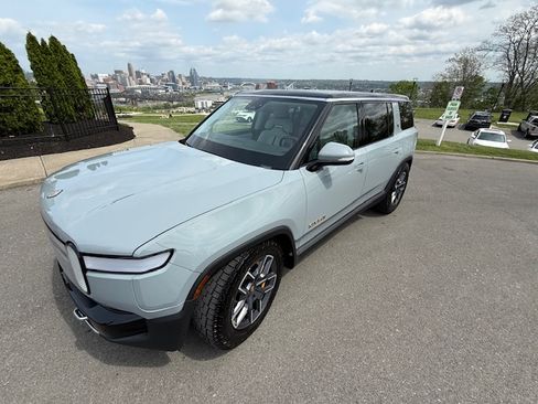 Used 2023 Rivian R1S Adventure image 5