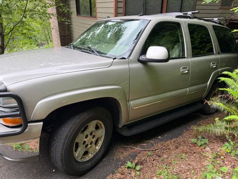 Used 2004 Chevrolet Tahoe LT w/ LT Preferred Equipment Group AWD/4WD image 2