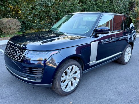 Used 2020 Land Rover Range Rover HSE image 2