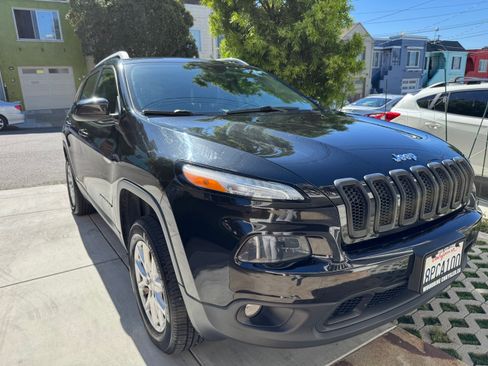 Used 2016 Jeep Cherokee Latitude w/ Comfort & Convenience Group image 1