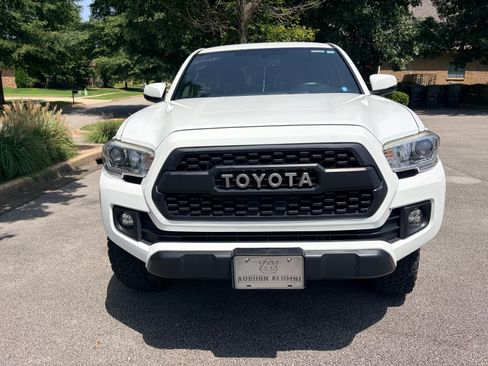 Used 2017 Toyota Tacoma TRD Off-Road AWD/4WD image 6