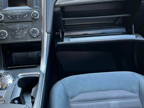 Used 2017 Ford Fusion SE FWD image 10