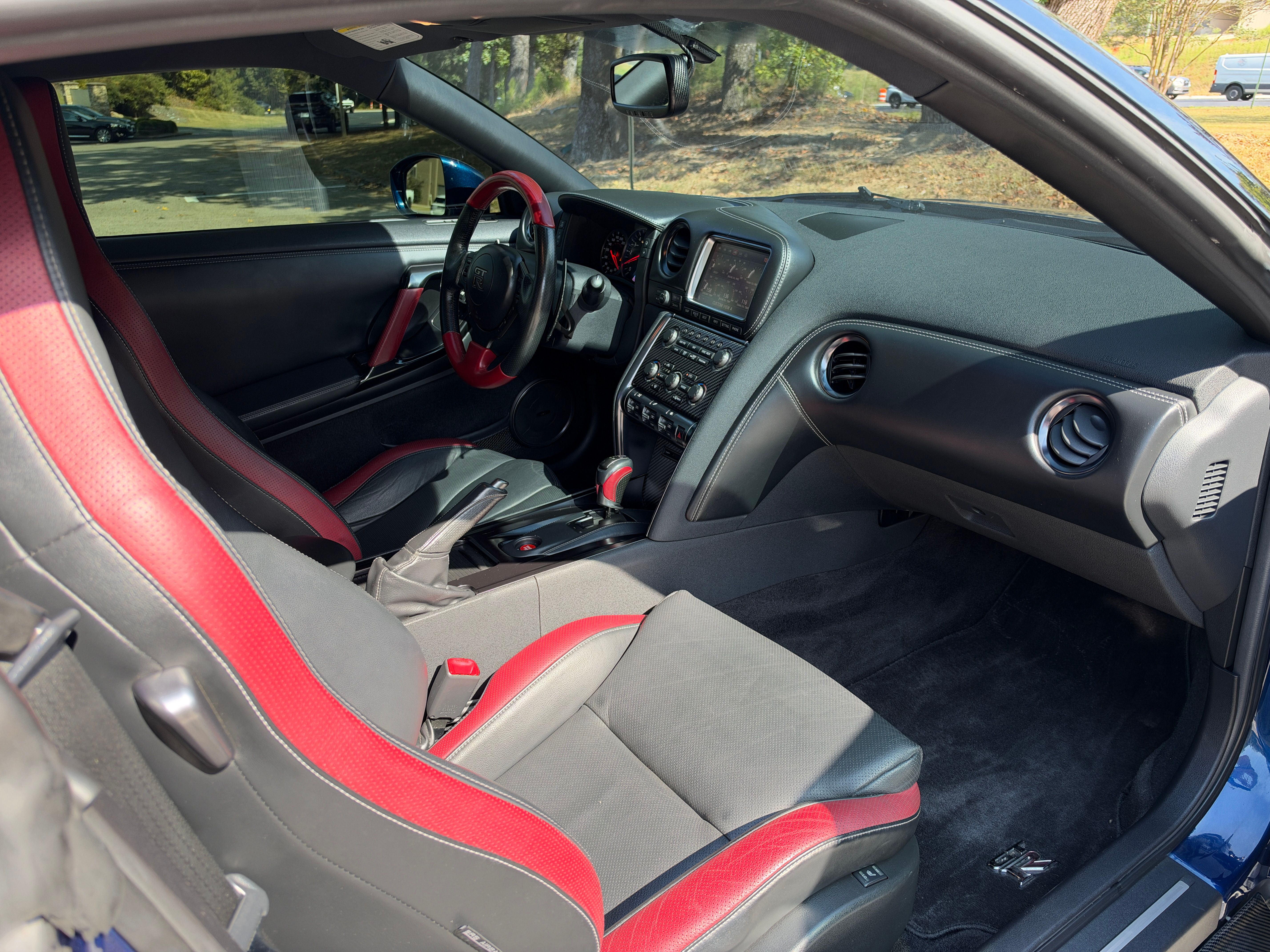 Used 2015 Nissan GT-R Black Edition AWD/4WD image 10