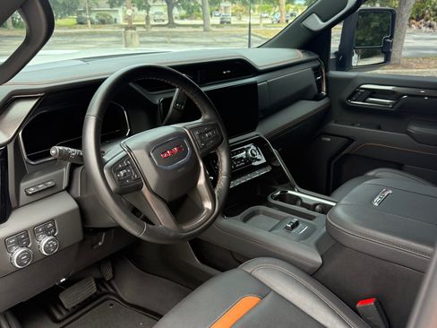 Used 2025 GMC Sierra 2500 AT4 w/ AT4 Premium Plus Package AWD/4WD image 11