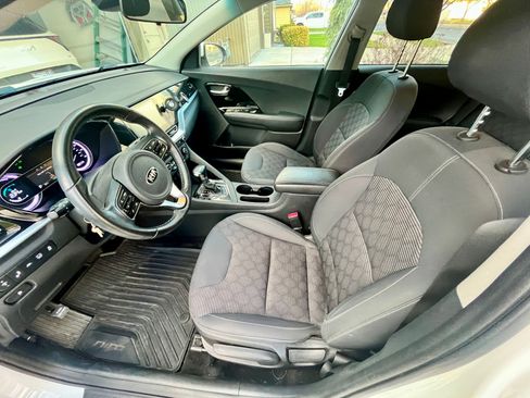 Used 2020 Kia Niro LXS FWD image 13