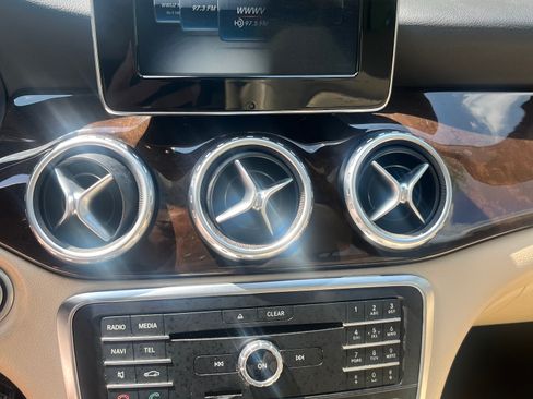 Used 2016 Mercedes-Benz GLA 250 image 12