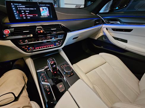 Used 2018 BMW M5 w/ Executive Package image 17