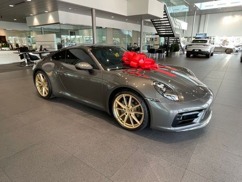 Used 2020 Porsche 911 Carrera image 2