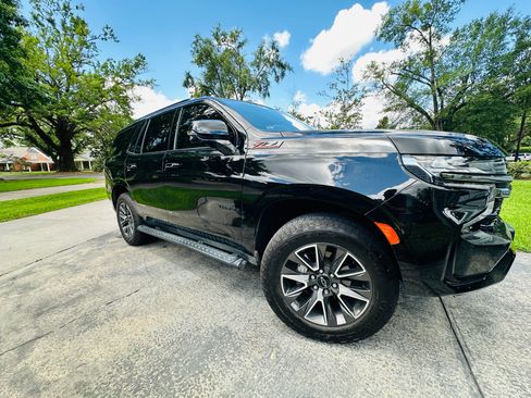 Used 2022 Chevrolet Tahoe Z71 w/ Luxury Package AWD/4WD image 2
