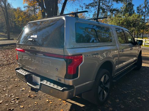 Used 2023 Ford F150 Lightning Platinum image 6
