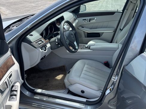 Used 2014 Mercedes-Benz E 550 4MATIC Sedan image 12