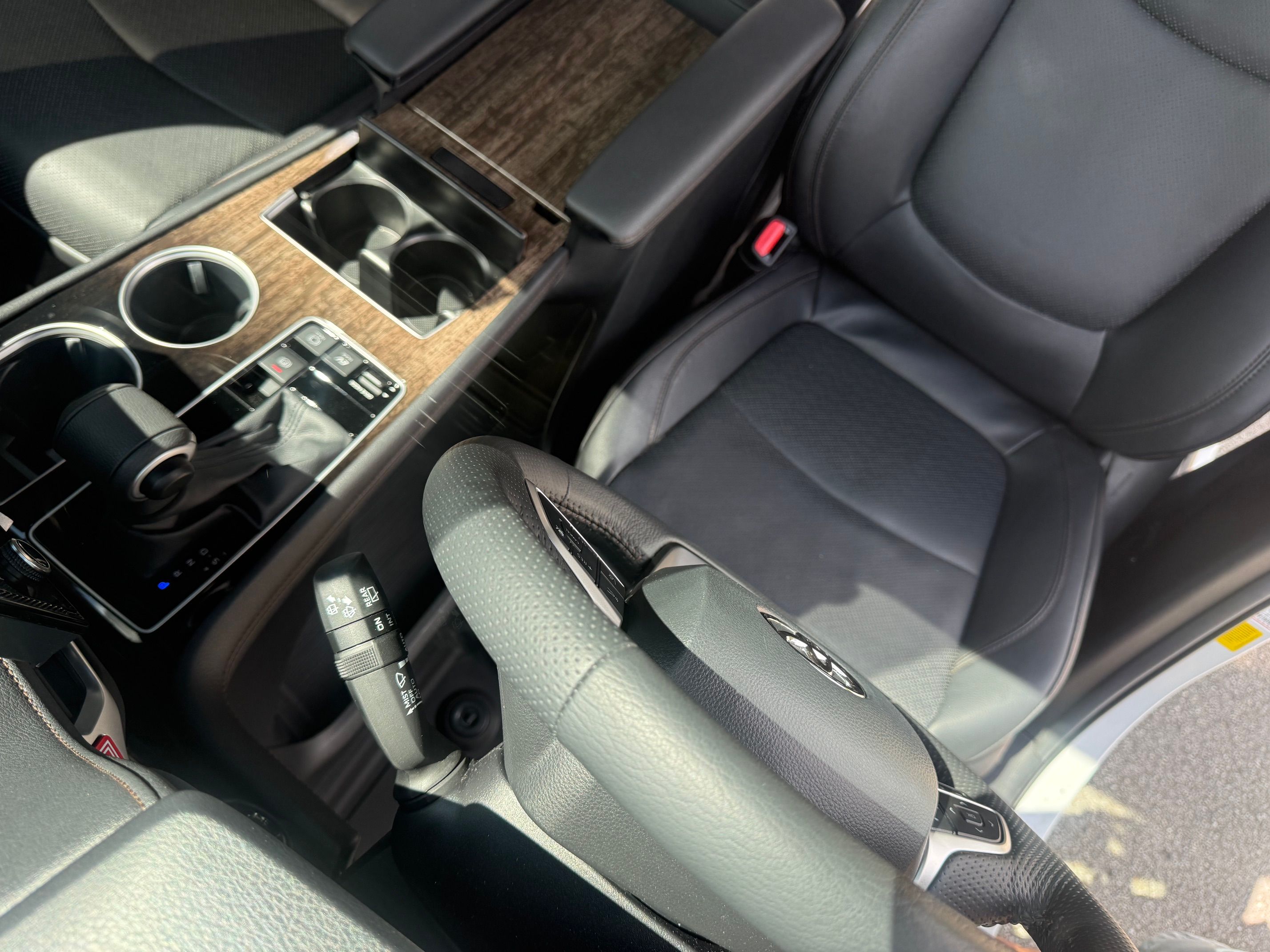 Used 2026 Toyota Sienna Platinum AWD/4WD image 4