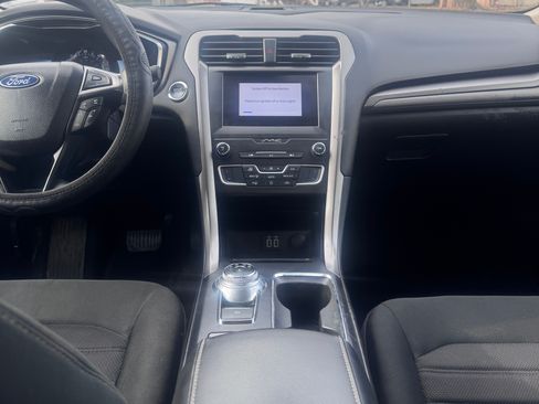 Used 2020 Ford Fusion SE image 16