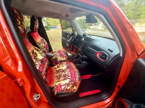 Used 2015 Jeep Renegade Trailhawk w/ Safety & Security Group I image 5