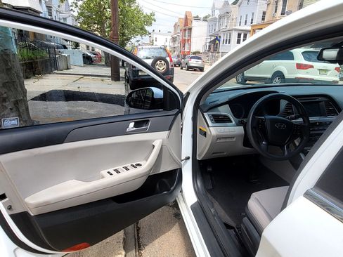 Used 2016 Hyundai Sonata SE image 14