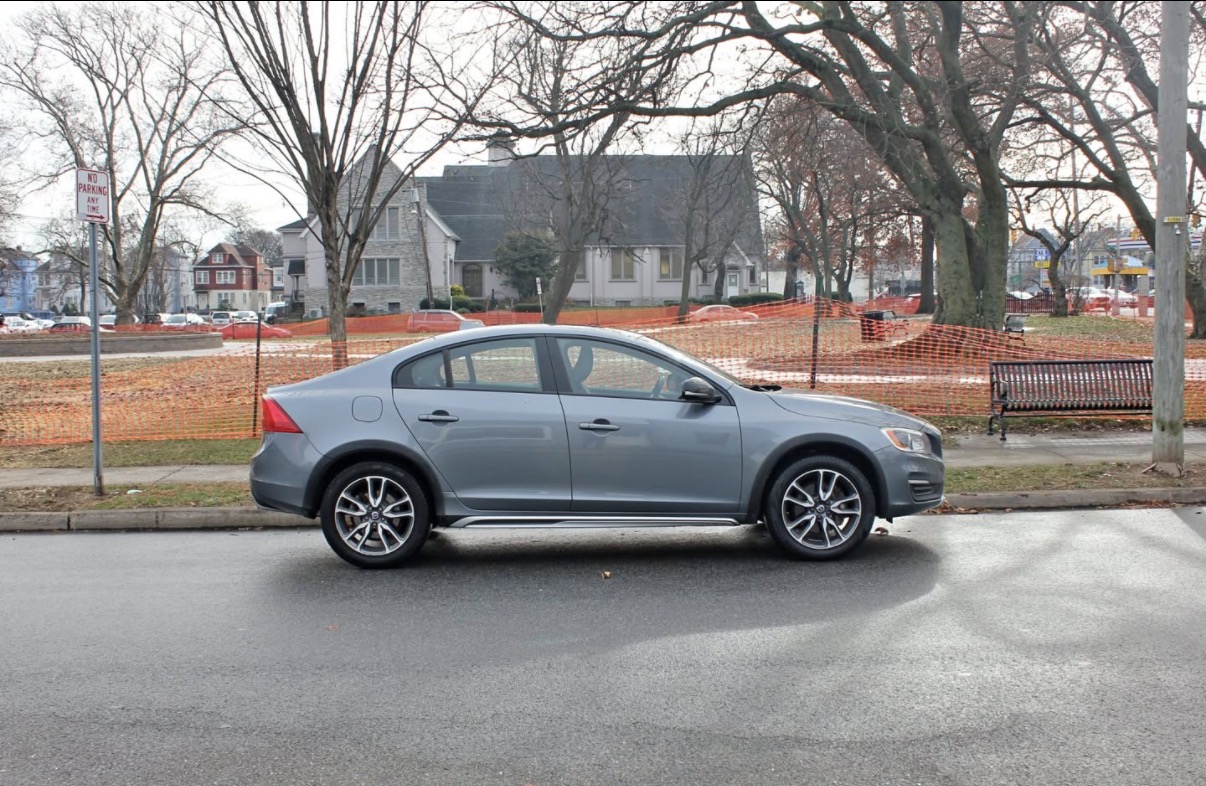 Used 2017 Volvo S60 T5 Cross Country Platinum AWD/4WD image 1
