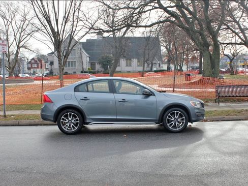 Used 2017 Volvo S60 T5 Cross Country Platinum AWD/4WD image 1