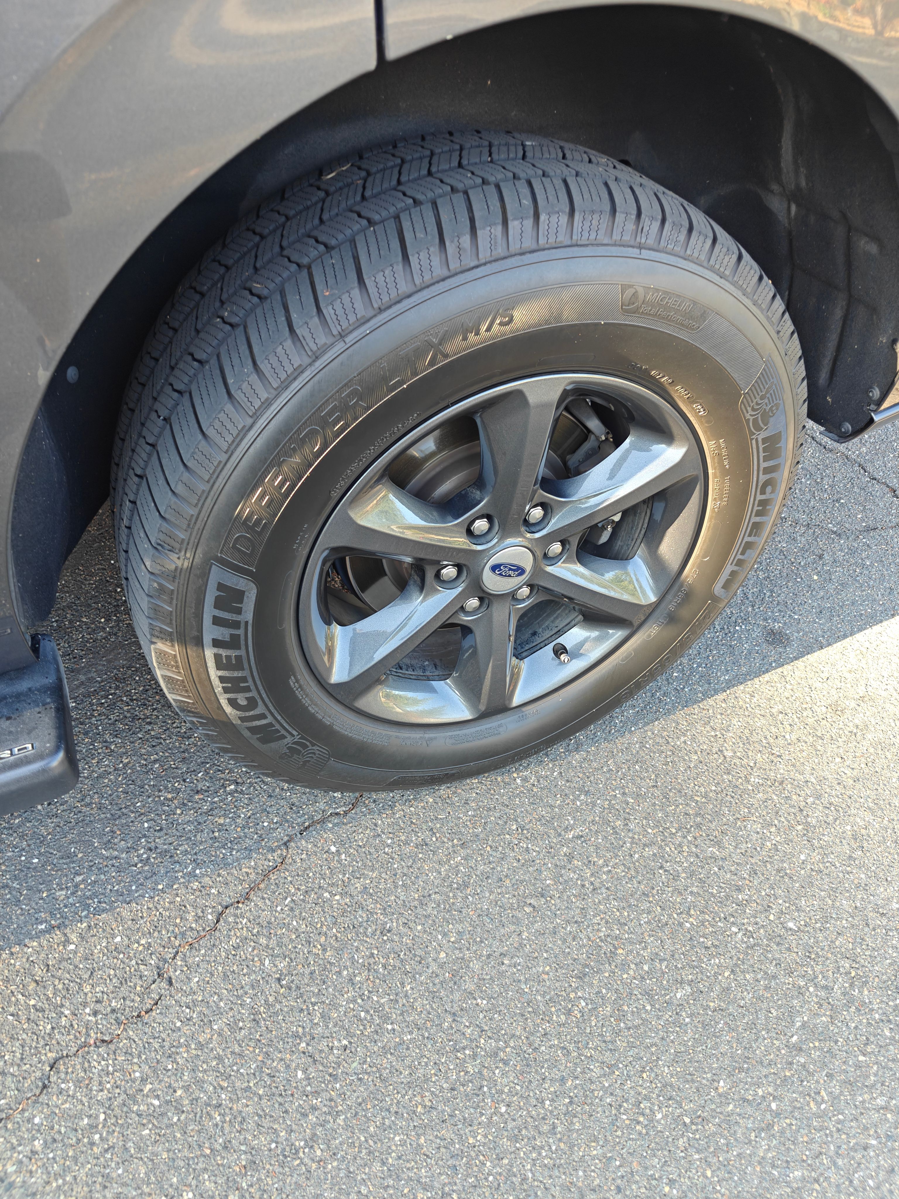 Used 2018 Ford Expedition XLT w/ Equipment Group 202A AWD/4WD image 24