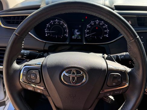 Used 2018 Toyota Avalon XLE w/ Preferred Accessory Package image 8