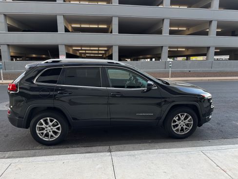 Used 2016 Jeep Cherokee Latitude w/ Cold Weather Group image 1