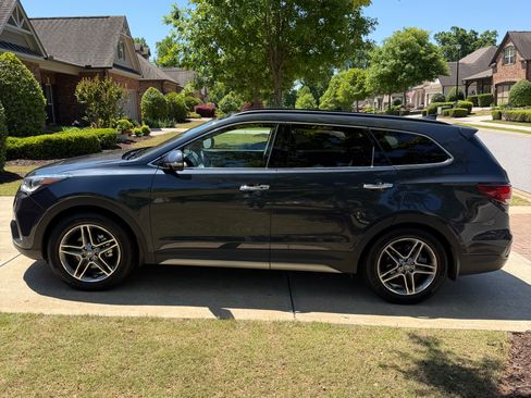 Used 2019 Hyundai Santa Fe XL FWD image 11