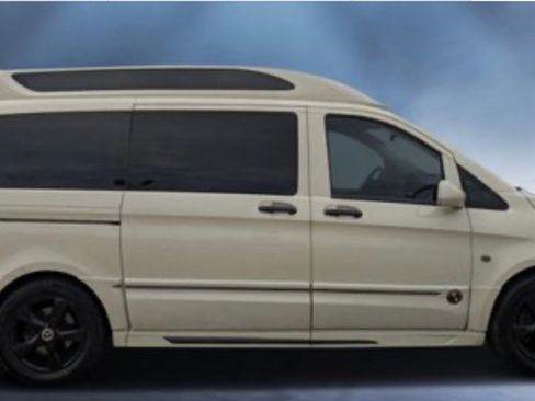 Used 2021 Mercedes-Benz Metris Passenger image 2