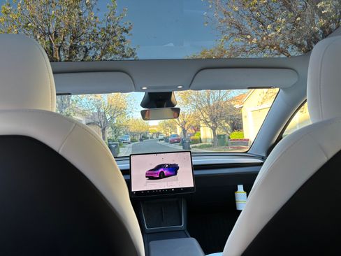 Used 2026 Tesla Model Y Long Range image 10