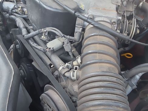 Used 1995 Nissan Pickup XE image 8