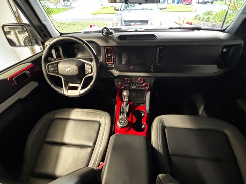 Used 2022 Ford Bronco Black Diamond w/ Sasquatch Package AWD/4WD image 12