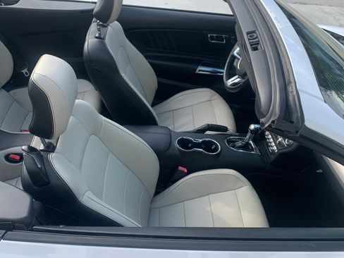 Used 2016 Ford Mustang Premium image 26