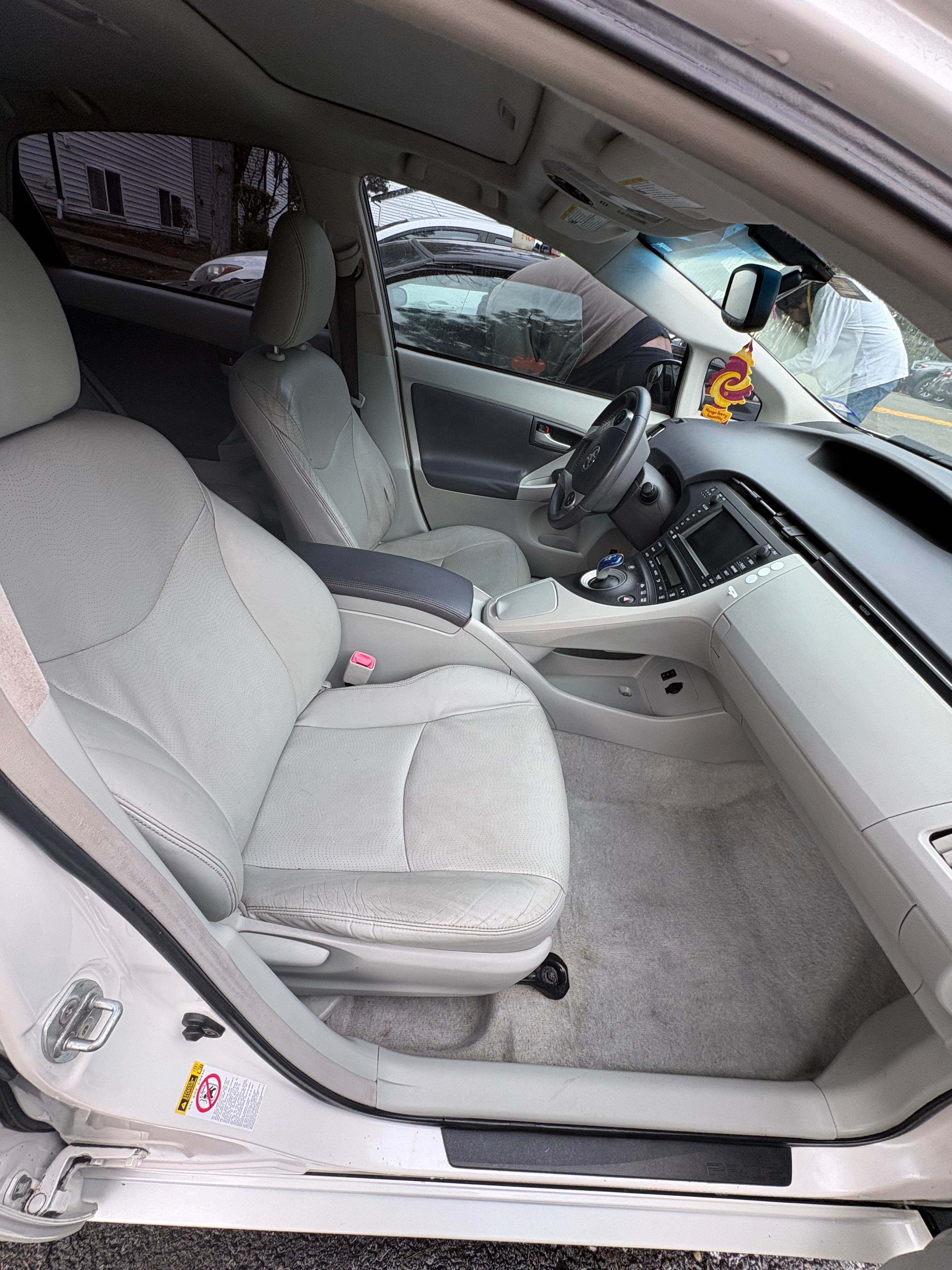 Used 2011 Toyota Prius Four w/ Solar Roof Pkg FWD image 4