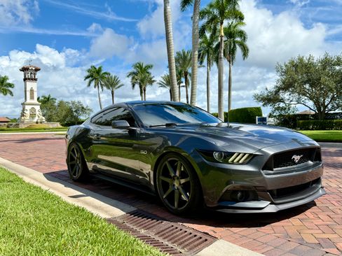 Used 2017 Ford Mustang GT w/ GT Performance Package image 11