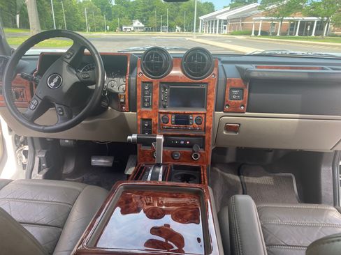 Used 2005 HUMMER H2 w/ Preferred Equipment Group AWD/4WD image 12