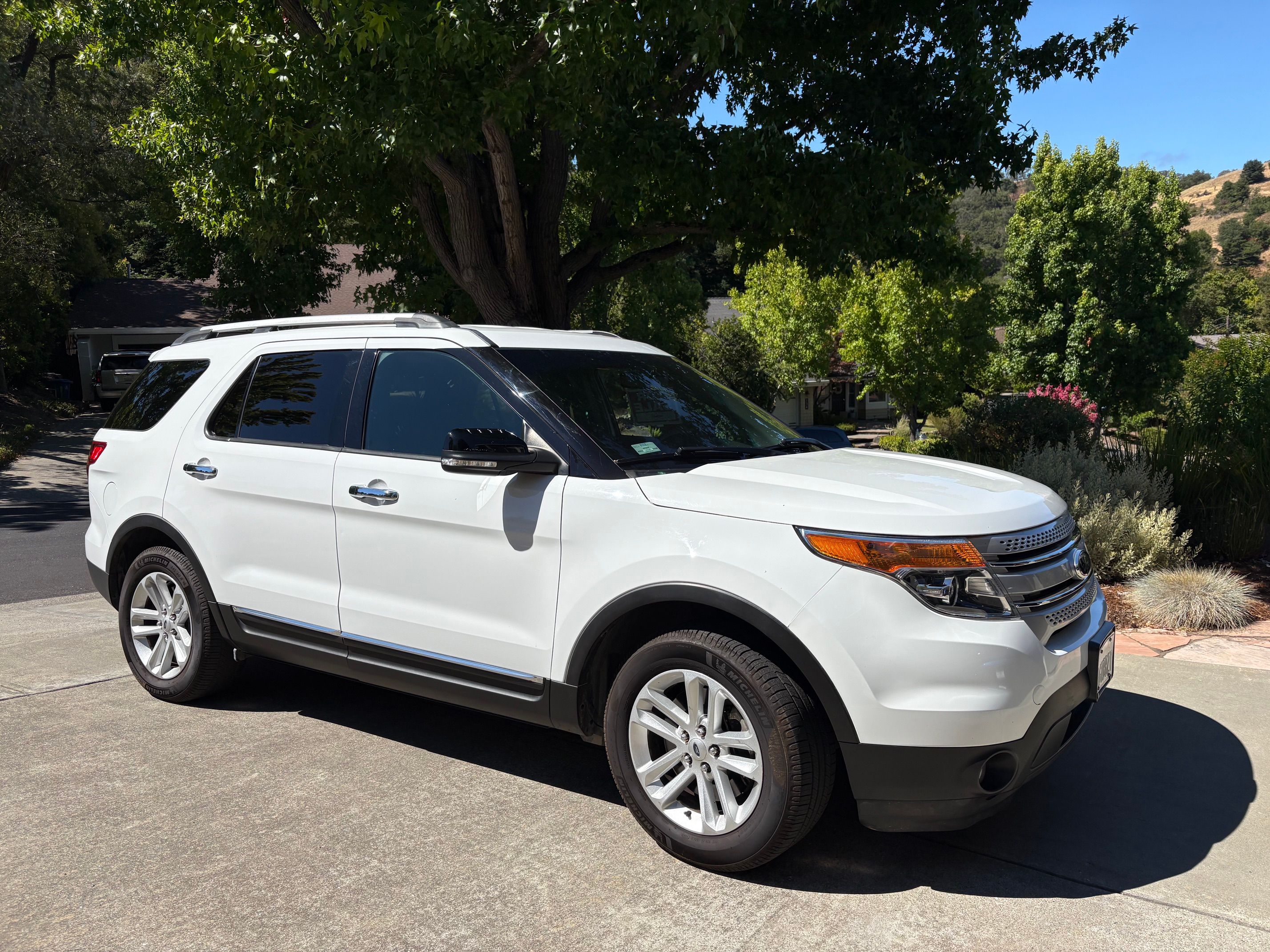Used 2015 Ford Explorer XLT w/ Equipment Group 202A FWD image 1