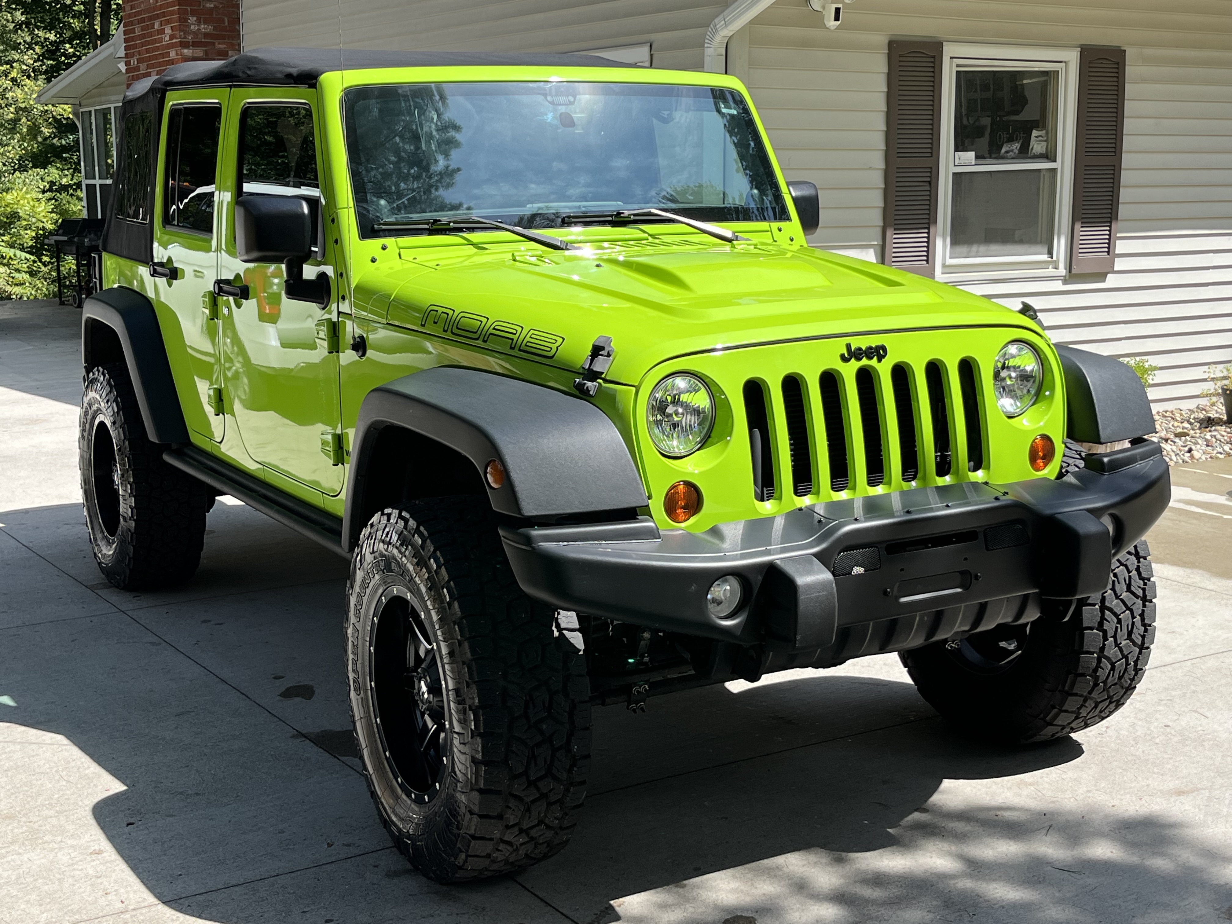 Used 2013 Jeep Wrangler Unlimited Sahara AWD/4WD image 4