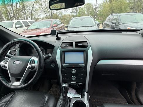 Used 2015 Ford Explorer XLT w/ Equipment Group 202B AWD/4WD image 4