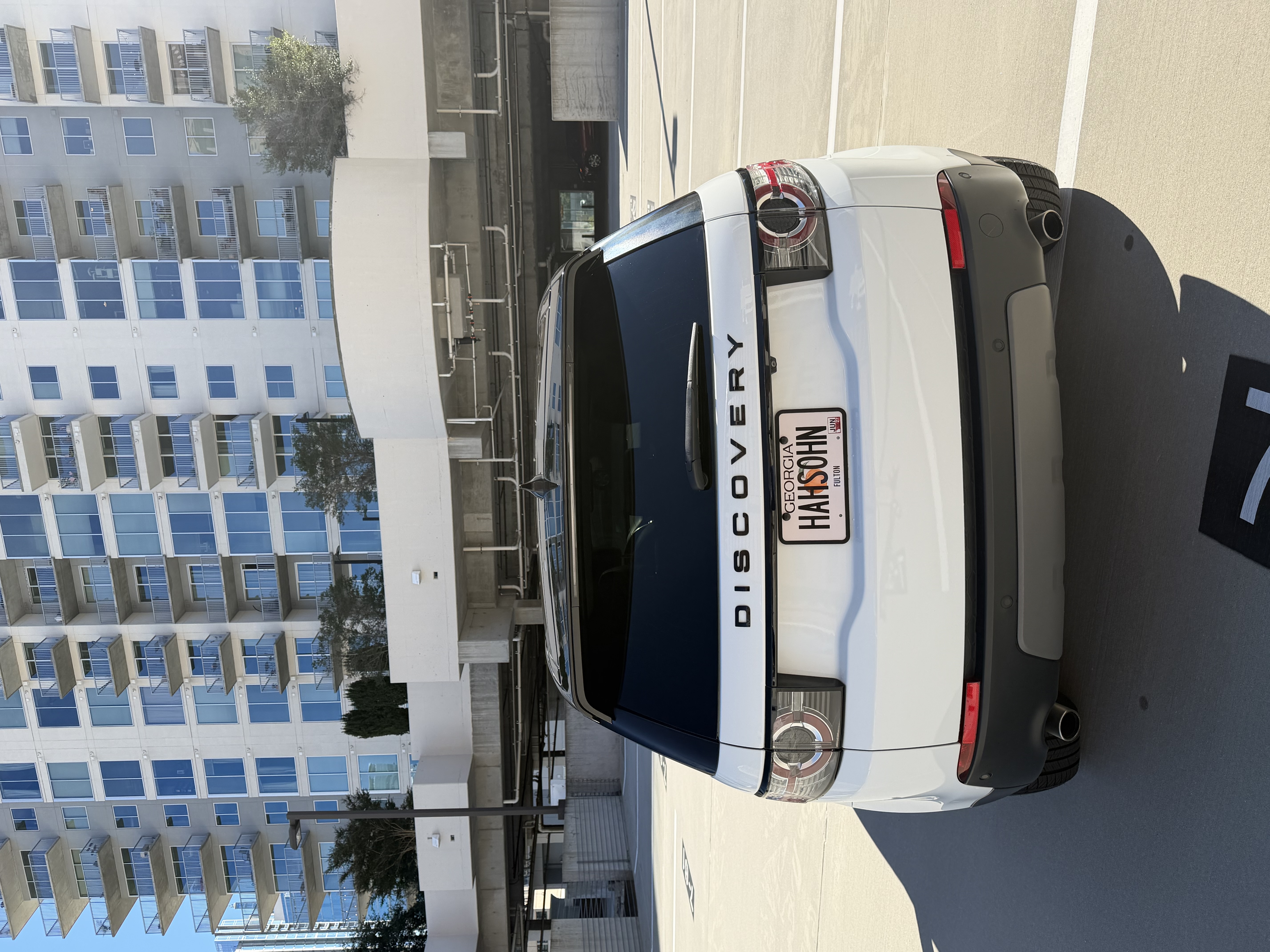 Used 2018 Land Rover Discovery Sport HSE AWD/4WD image 4