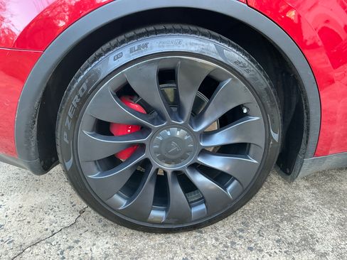 Used 2020 Tesla Model Y Performance image 16