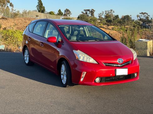 Used 2012 Toyota Prius V Five FWD image 6